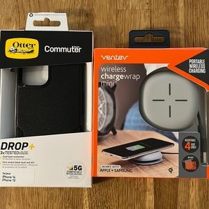 OtterBox Black iPhone Case (New) for iPhone 14/13. & Charging Pad Included